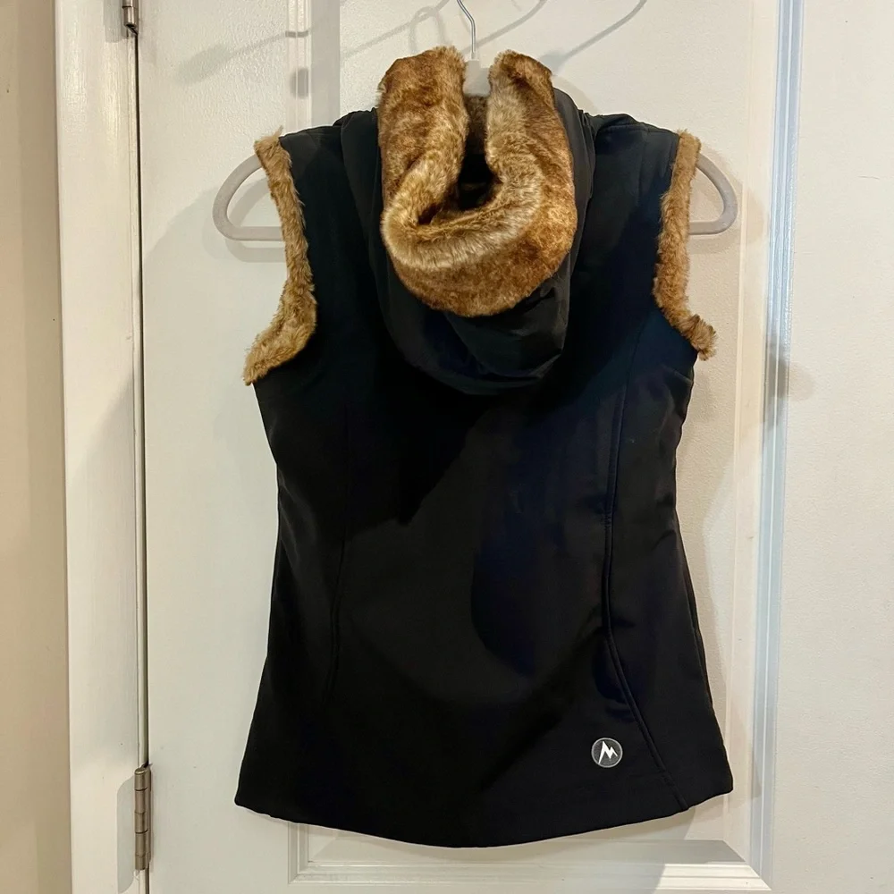 Marmot Furlong Soft shell Faux Fur Trimmed Hooded Vest Sz S Black Fleece Lined - Picture 5 of 14